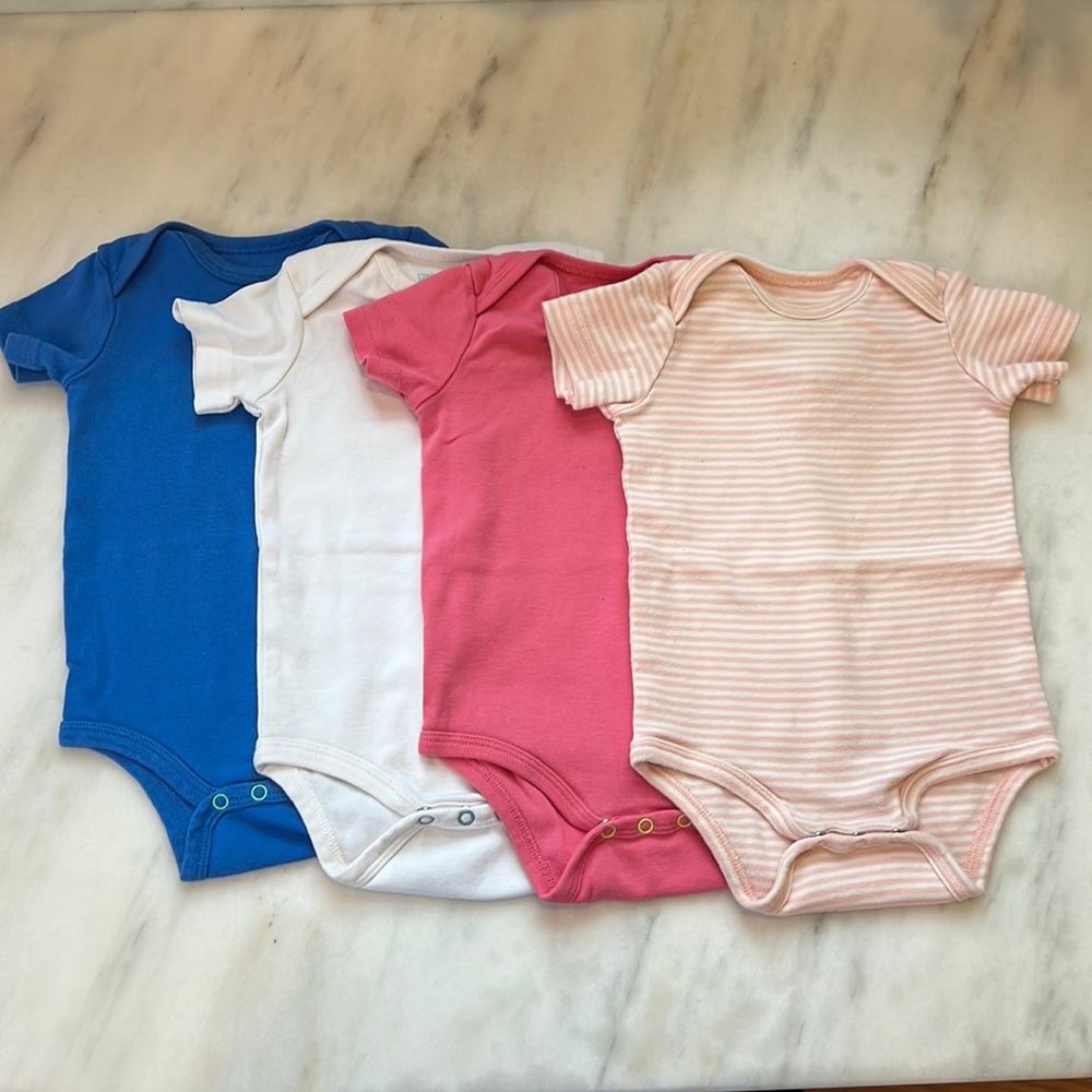 Primary Short Sleeve Bodysuits (Bundle) size 6-9 months